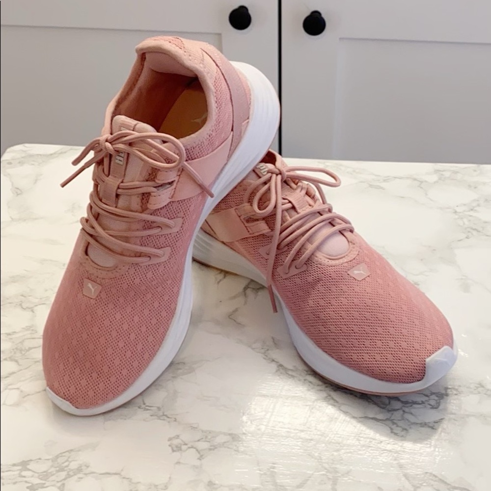 NICE PINK *PUMA* RADIATE XT ATHLETIC SHOES!